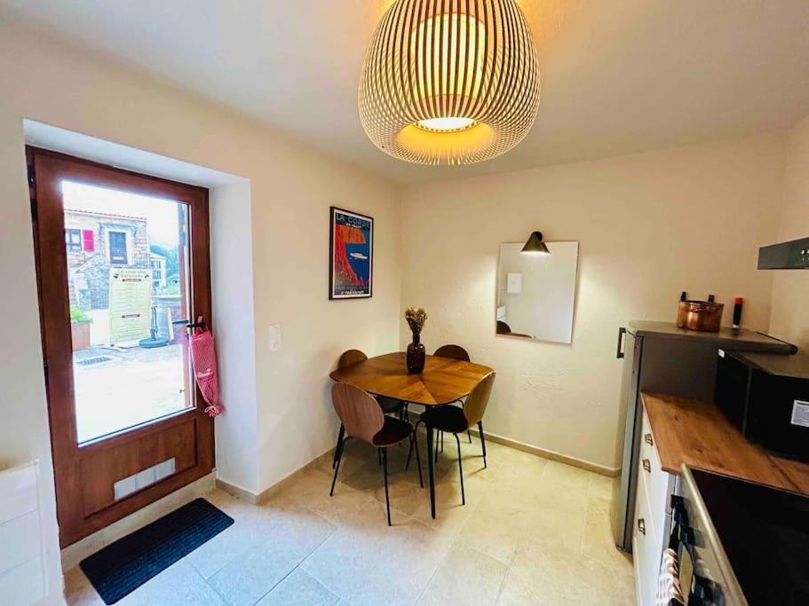 Charmant Petit Appartement Place De L Eglise Piana  Exterior photo